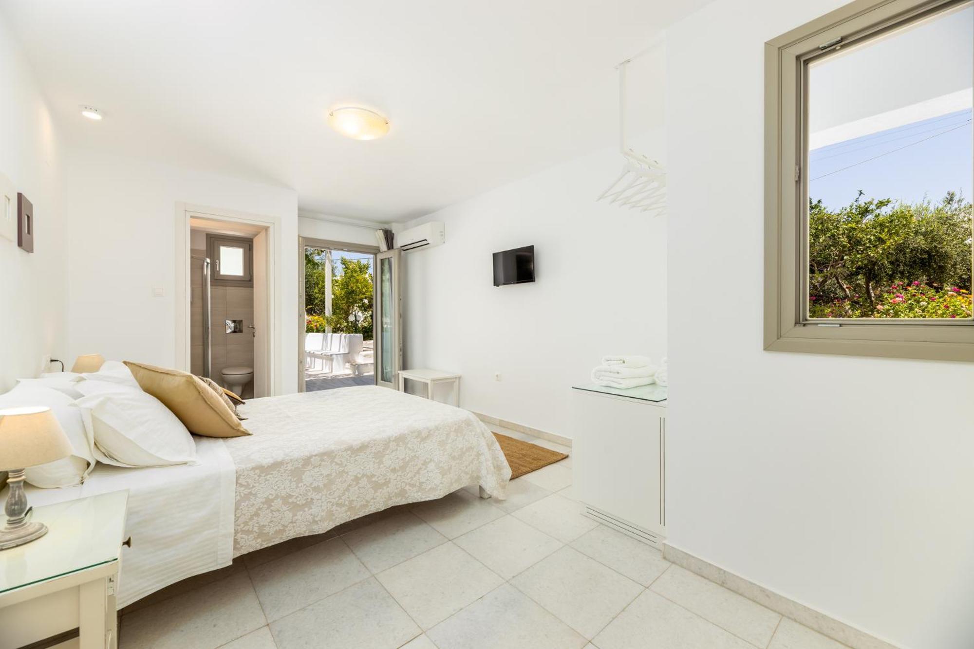 Perivoli Rooms Парос Екстериор снимка
