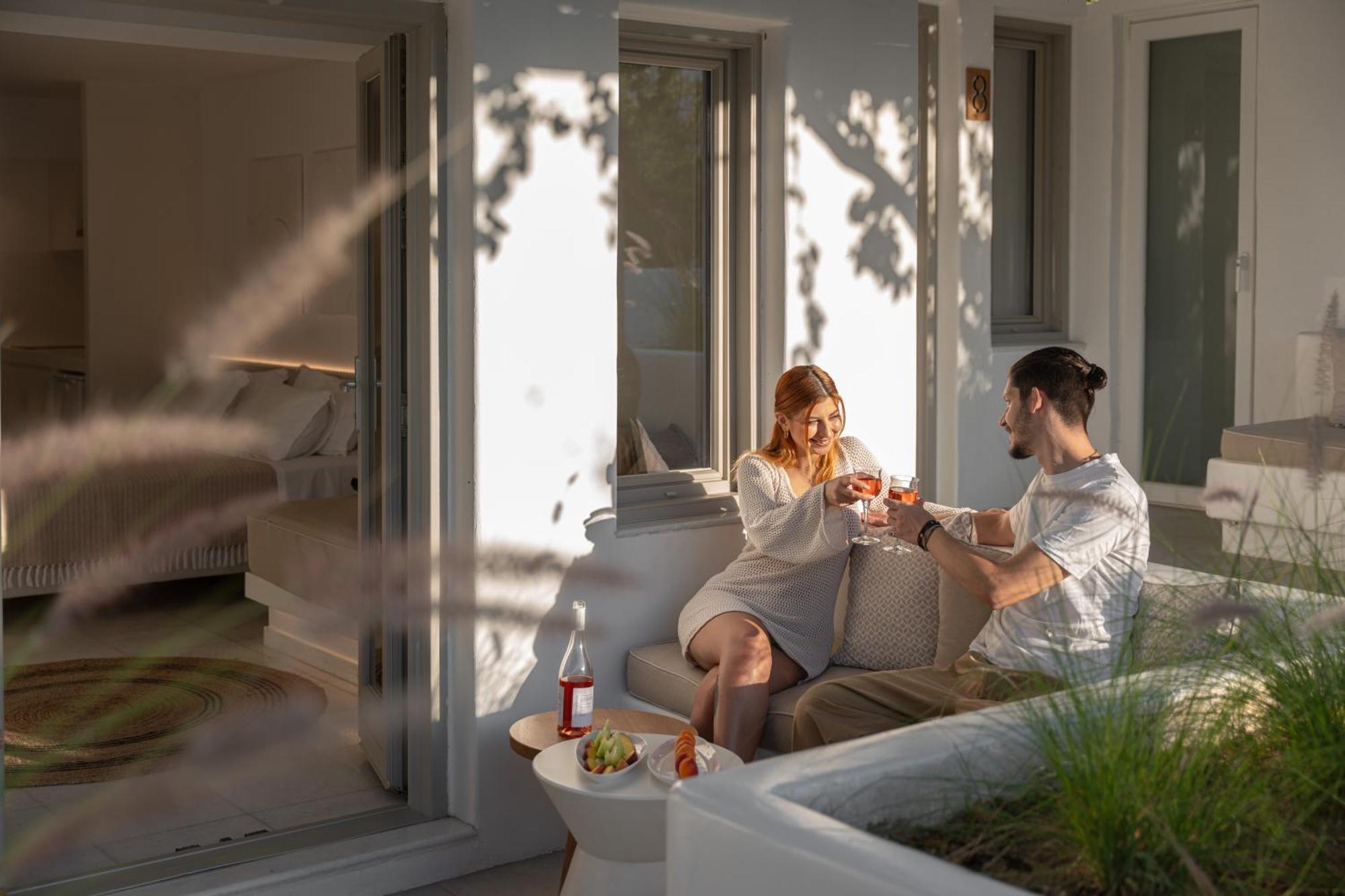 Perivoli Rooms Парос Екстериор снимка